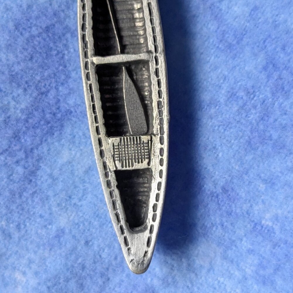 Canoe keychain - Picture 2 of 6